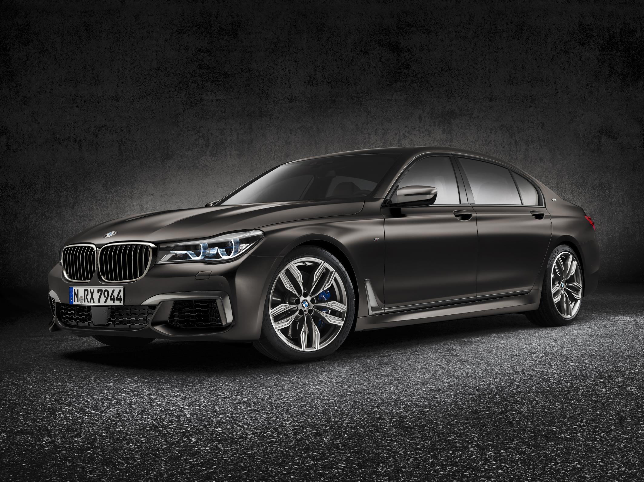 BMW M7 Exterior